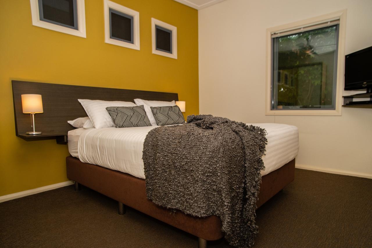 Portman House Motel Скоун Екстериор снимка